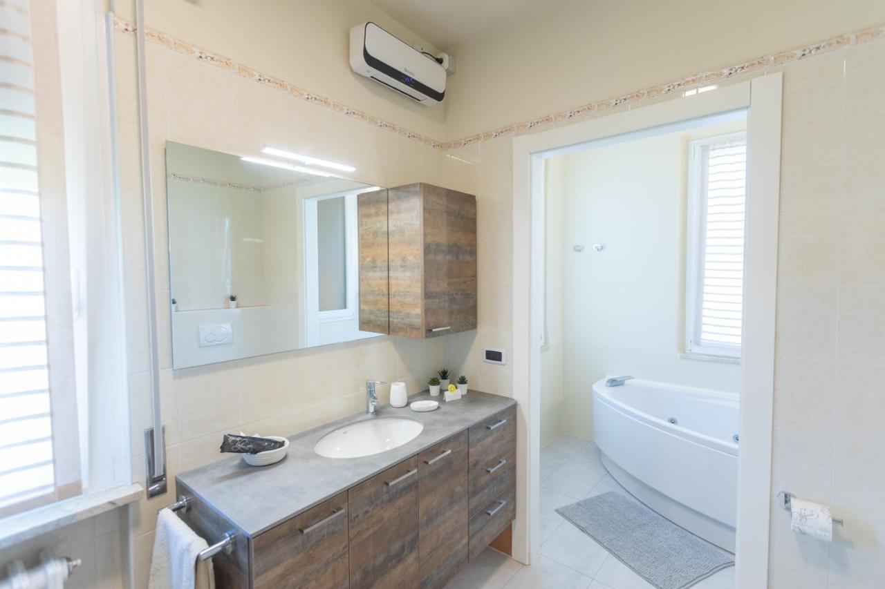 Villa Moiacchina Luxury Home Bevera  エクステリア 写真